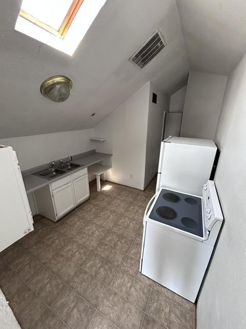 322 S 29th St #9 - Photo 3 of 4