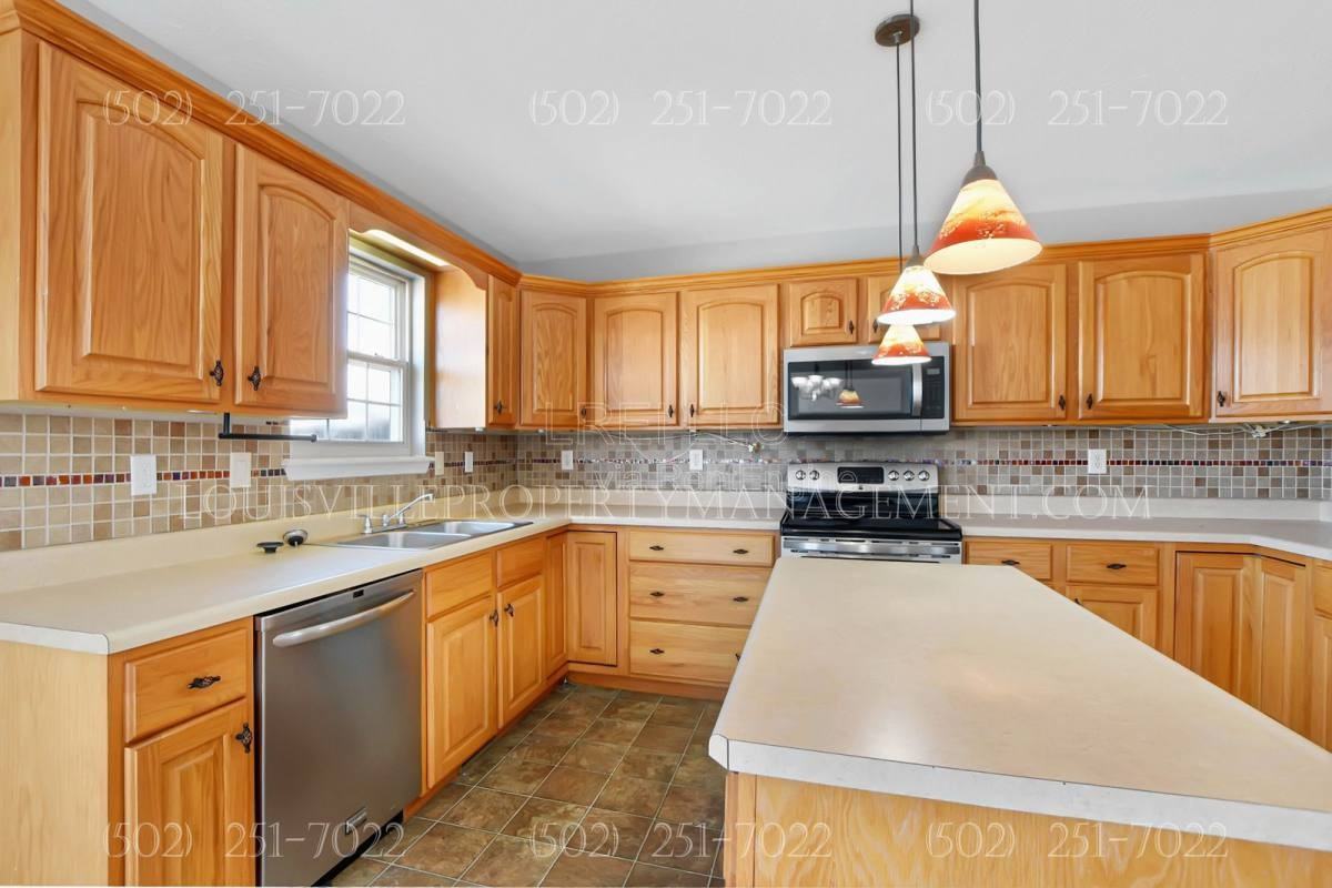 3645 Rolling Ridge Way - Photo 3 of 10