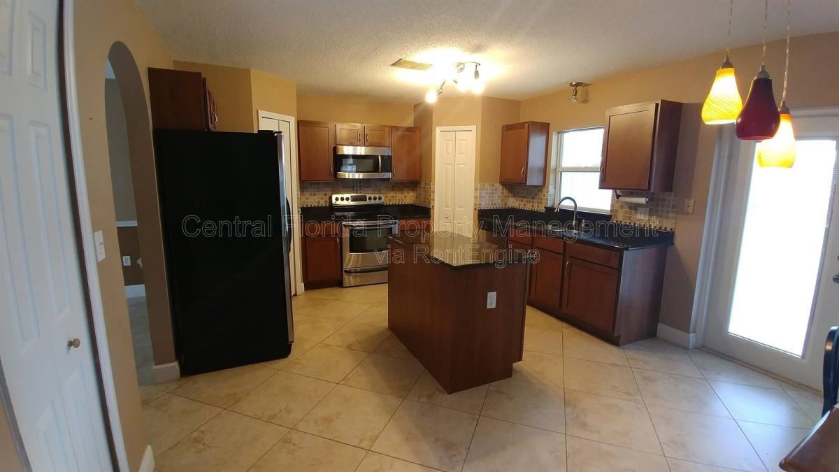 14519 Lake Price Dr - Photo 2 of 10
