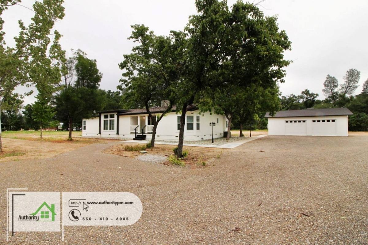 22190 Vallotton Ln - Photo 2 of 10