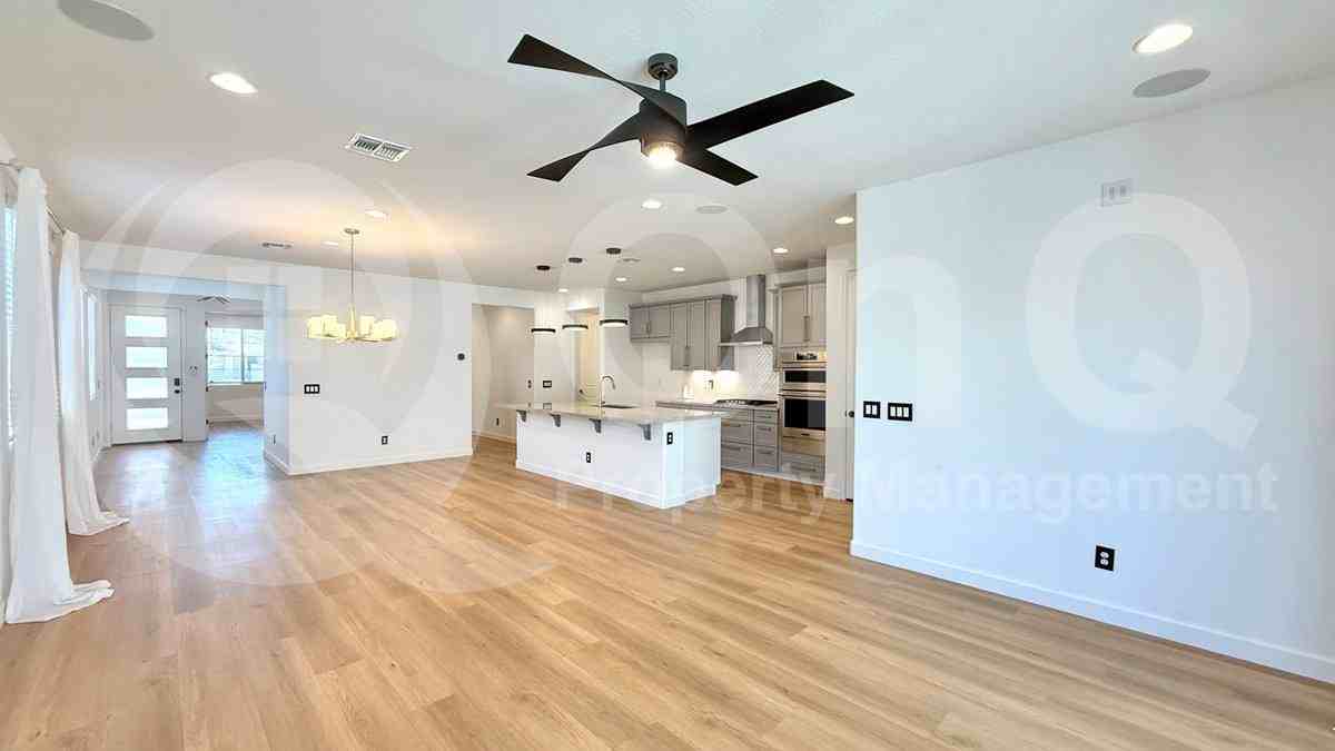 11985 S 173rd Ave - Photo 6 of 10