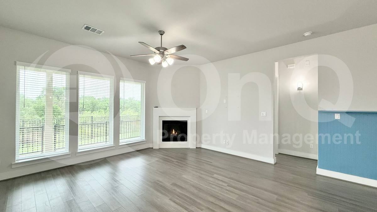 205 Crimson Rose Ct - Photo 3 of 10