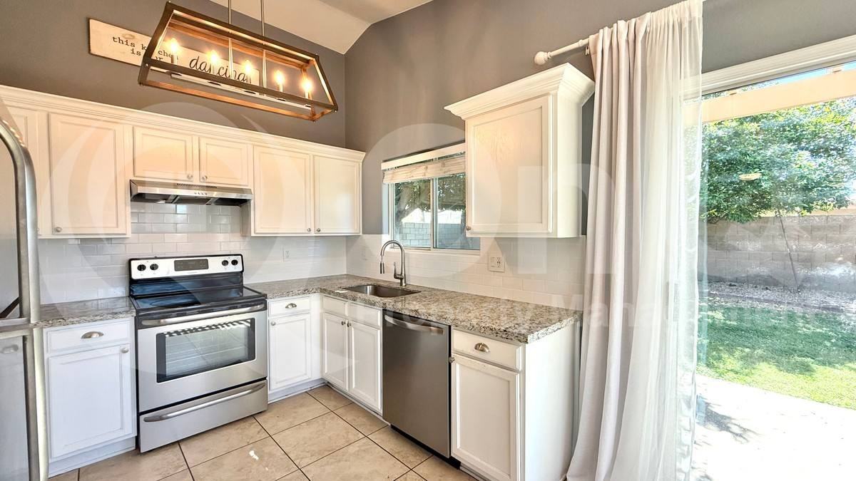 3049 W Covey Ln - Photo 3 of 10