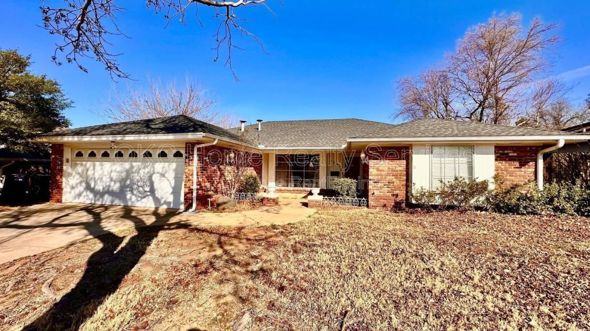 12109 Camelot Dr - Photo 2 of 10