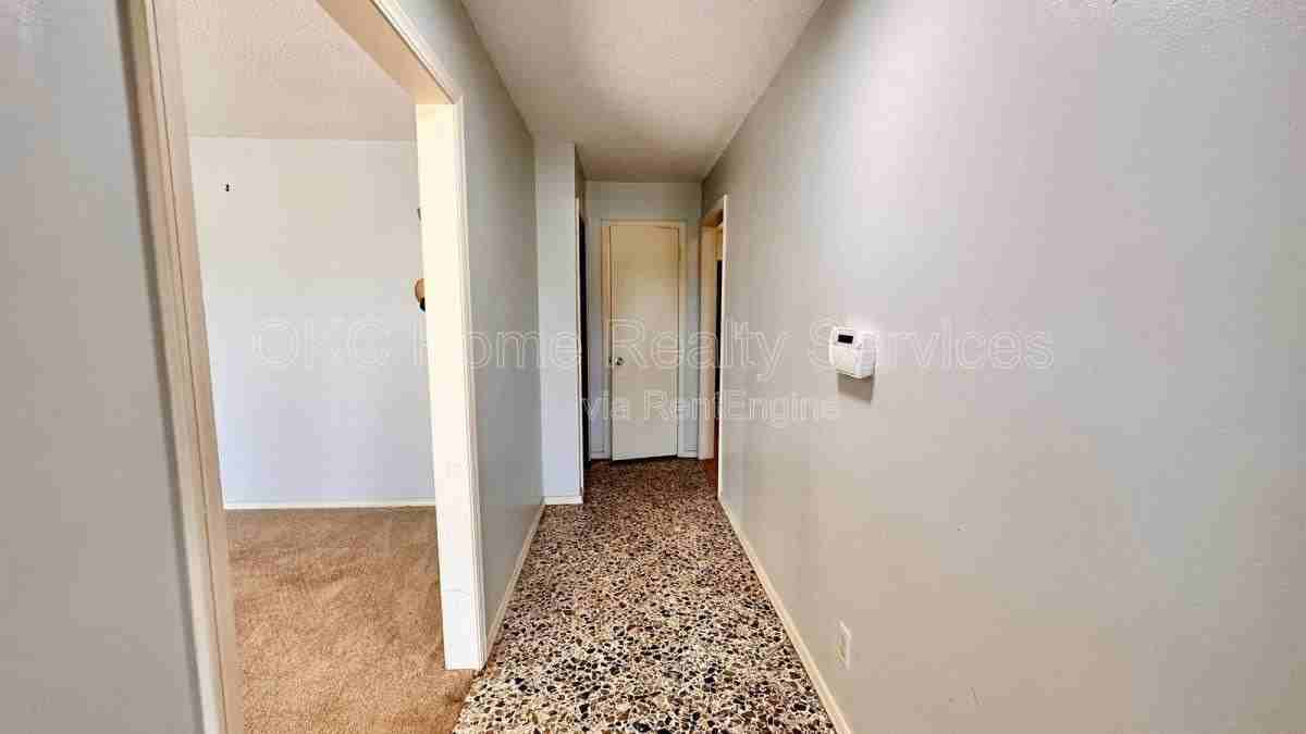 12109 Camelot Dr - Photo 3 of 10