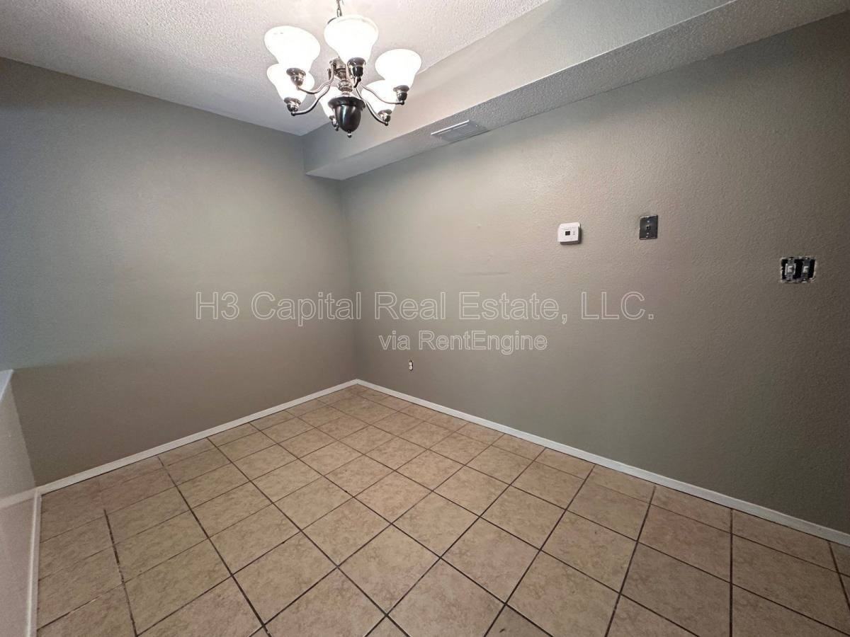 103C Woodhenge Dr - Photo 3 of 8