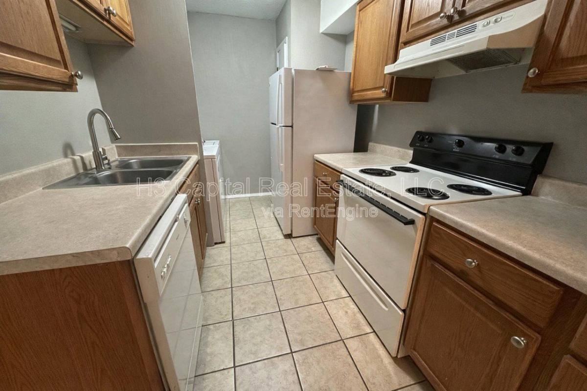 103C Woodhenge Dr - Photo 4 of 8