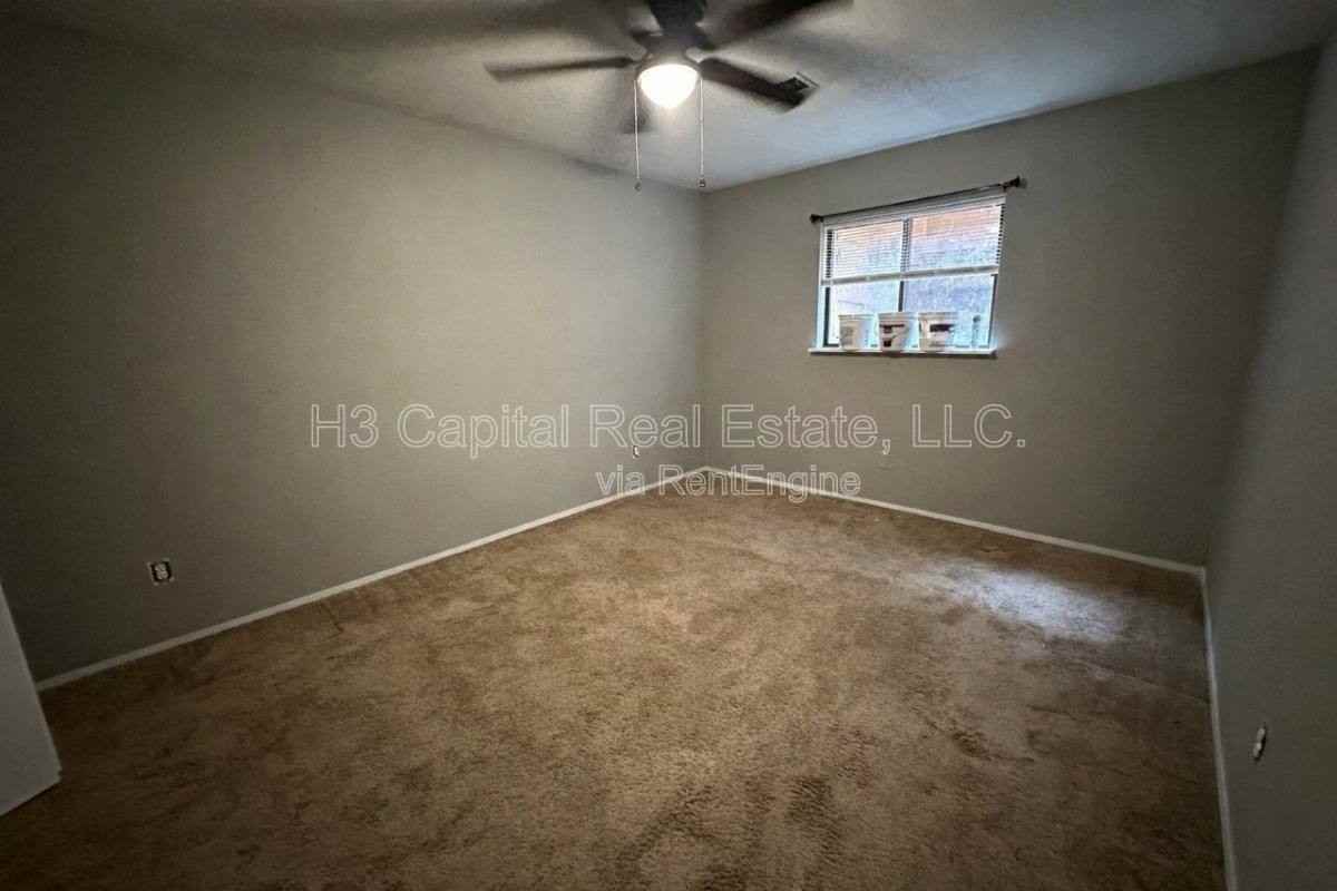 103C Woodhenge Dr - Photo 5 of 8