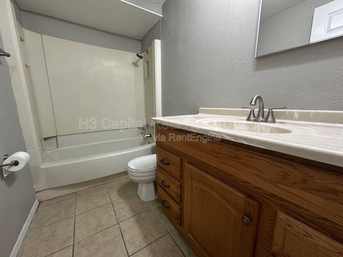 103C Woodhenge Dr - Photo 7 of 8