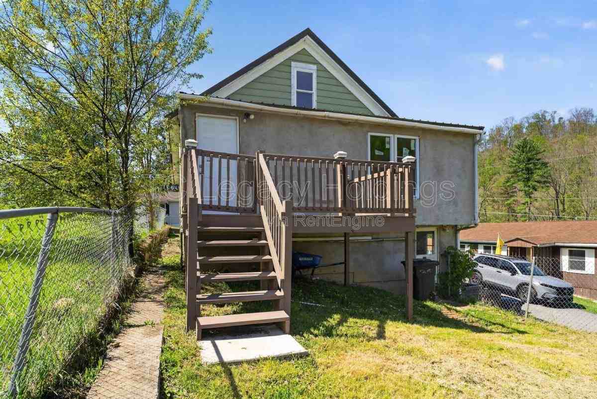 804 Illinois Ave - Photo 3 of 10