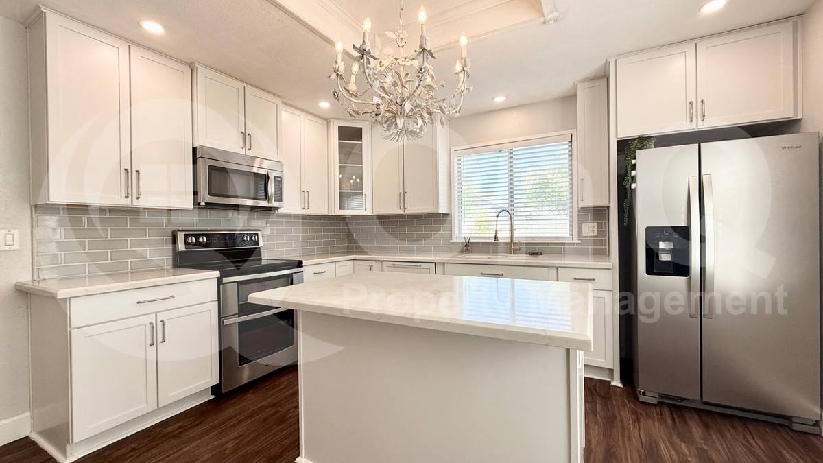 223 S Rush Cir E - Photo 3 of 10