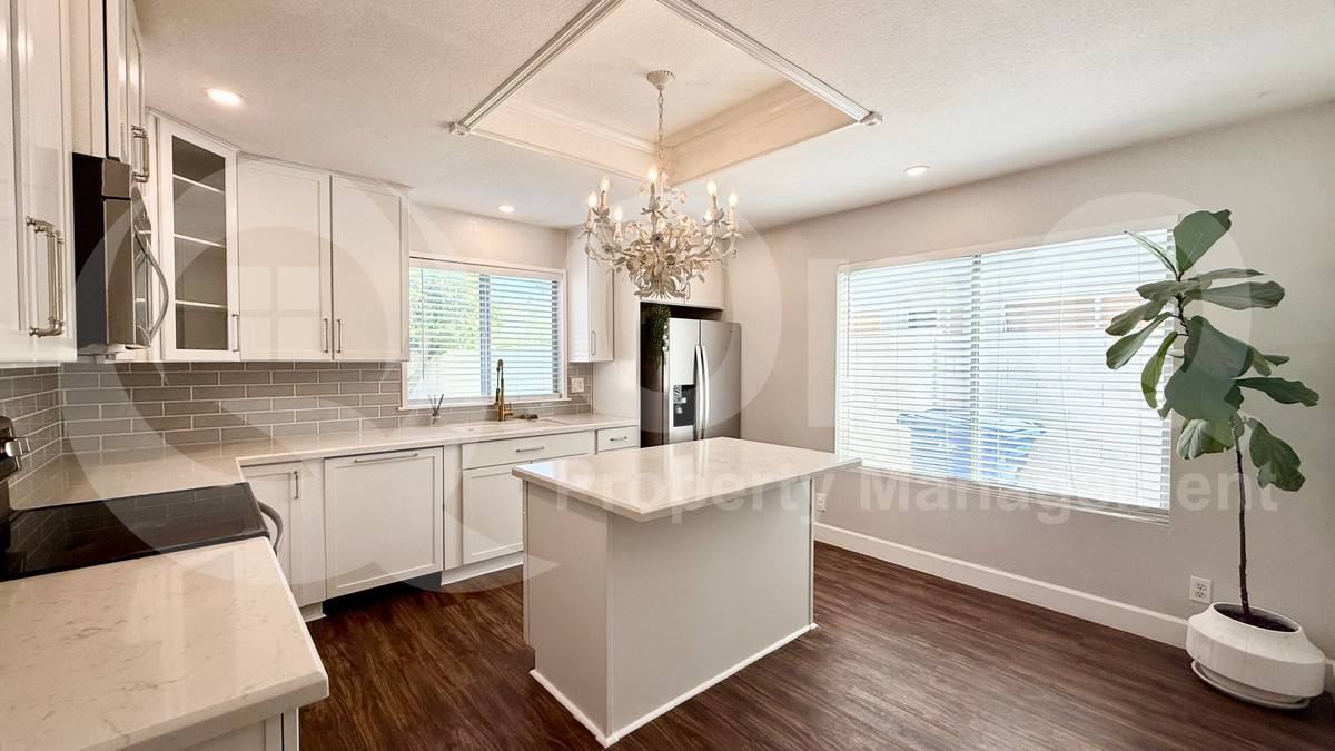 223 S Rush Cir E - Photo 4 of 10