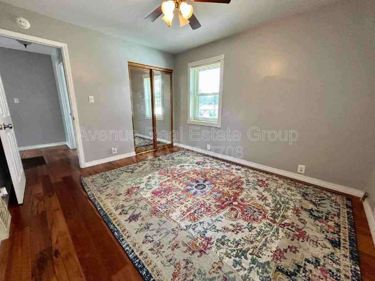 9215 Meadowbrook Ln - Photo 3 of 10