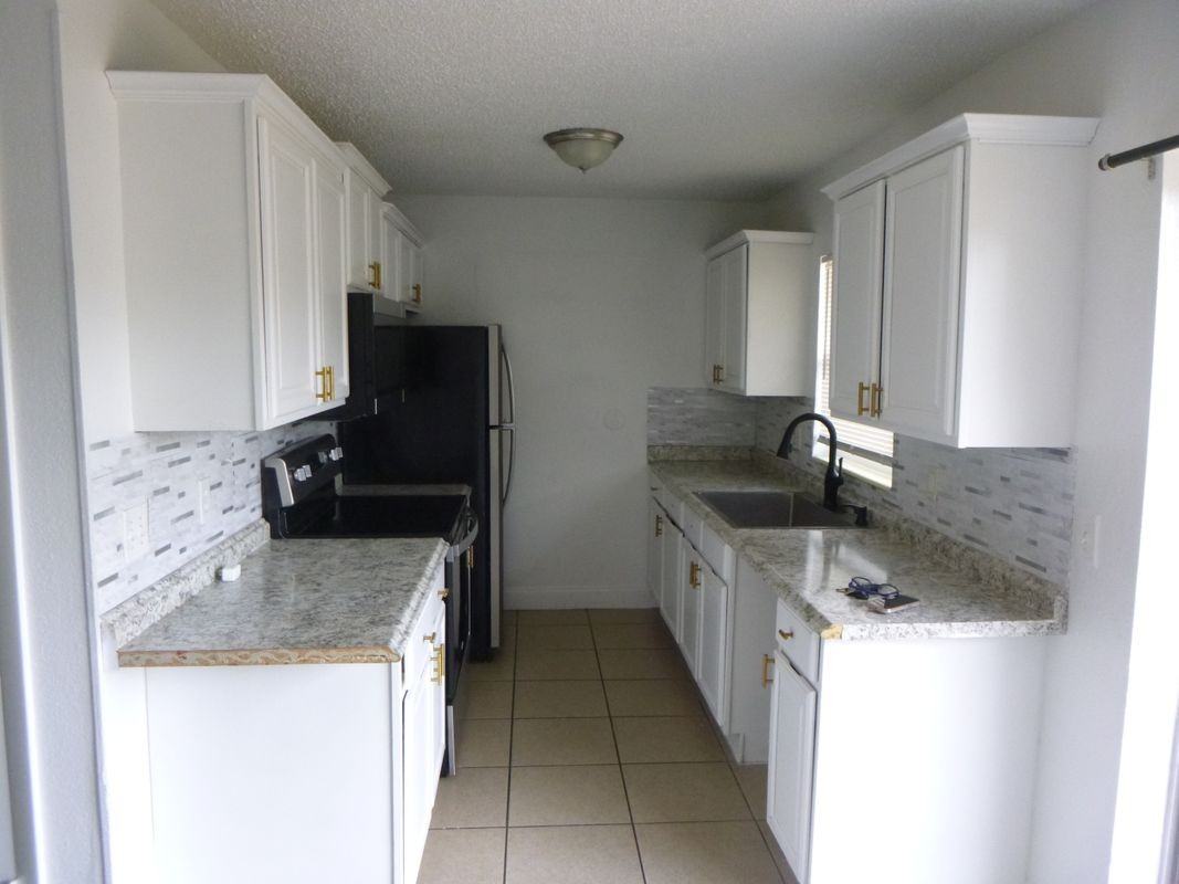 572 Santiago Ave - Photo 3 of 5