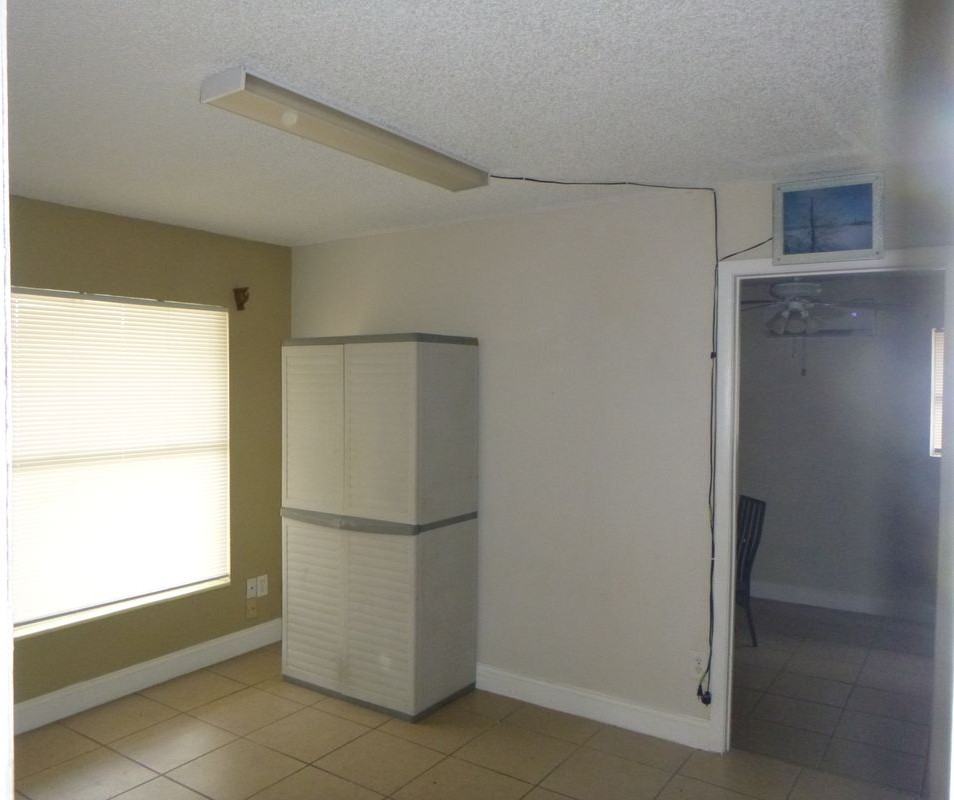 572 Santiago Ave - Photo 4 of 5