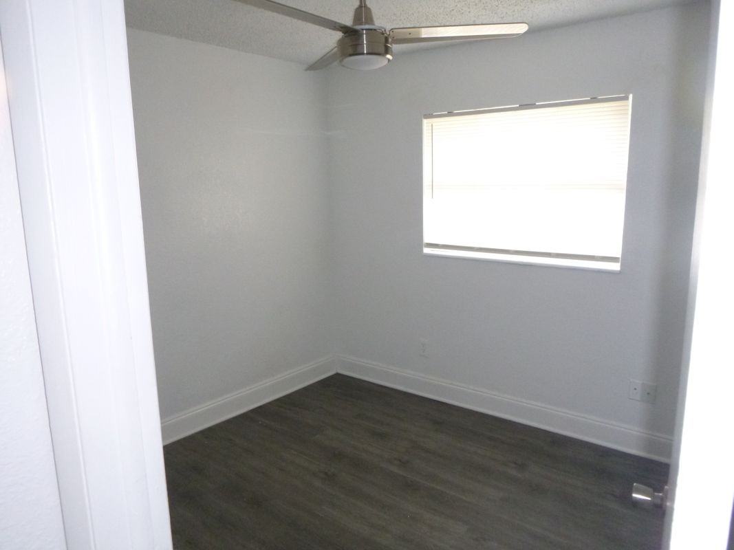 572 Santiago Ave - Photo 5 of 5