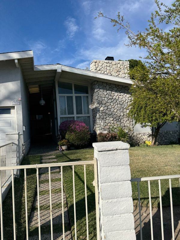 17249 Flanders St - Photo 5 of 39