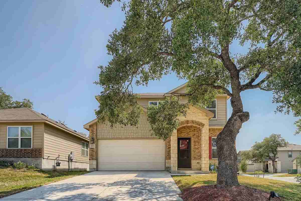 15111 Pandion Dr - Photo 3 of 28