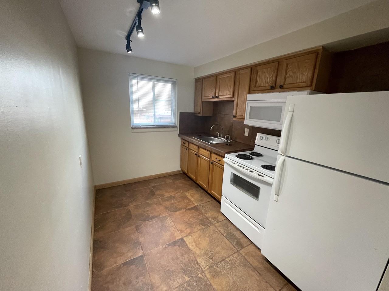 130 Lacrosse St Apt E1 - Photo 3 of 12