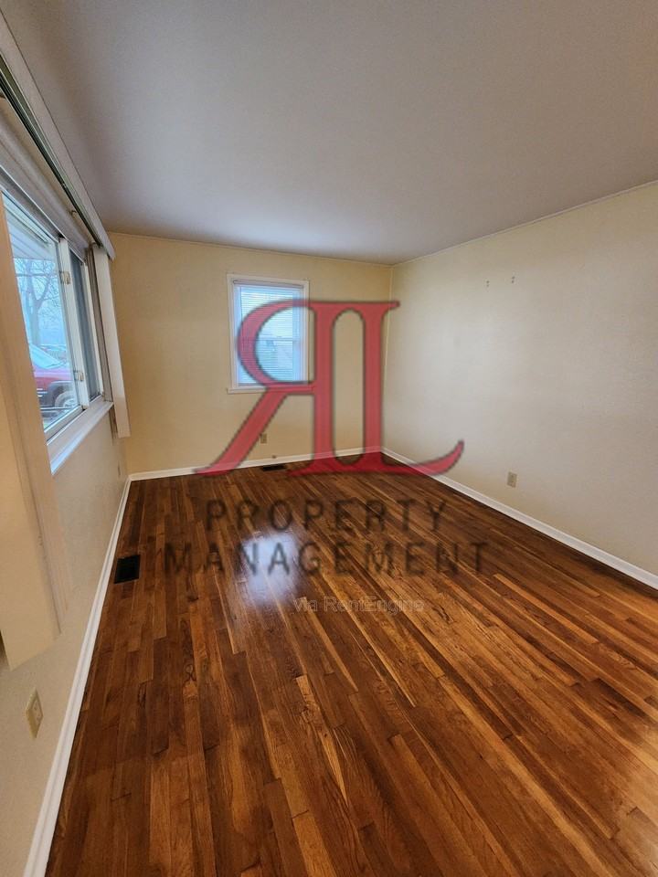 2436 Charlemagne St - Photo 5 of 28