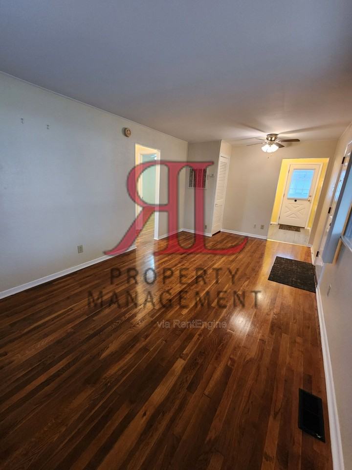 2436 Charlemagne St - Photo 7 of 28