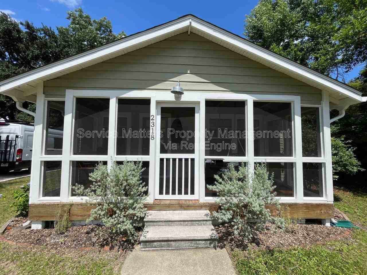 2318 N 17th Ave - Photo 4 of 34