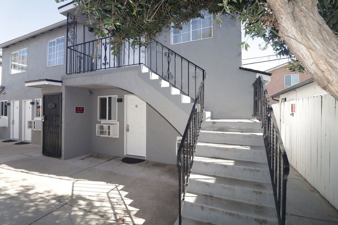 4239 Swift Ave - Photo 2 of 50