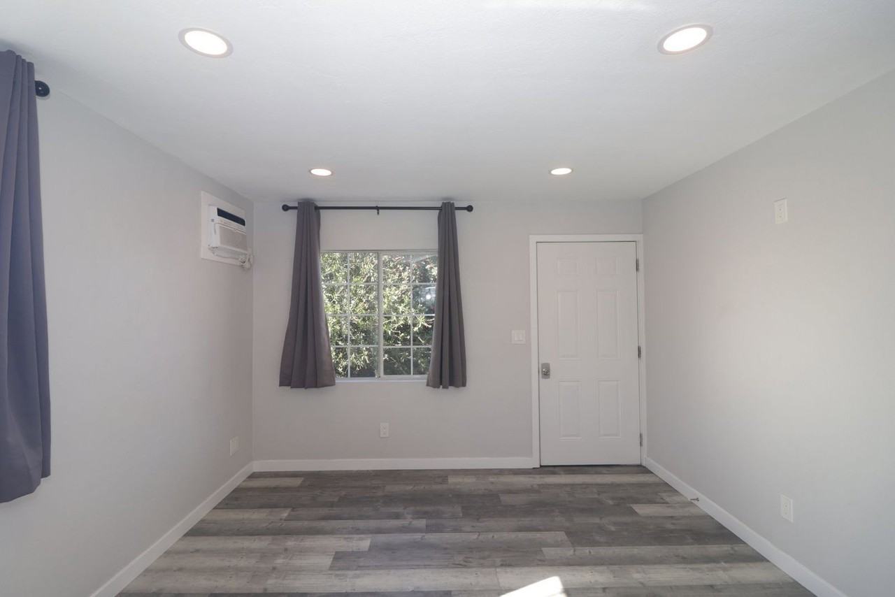 4239 Swift Ave - Photo 7 of 50