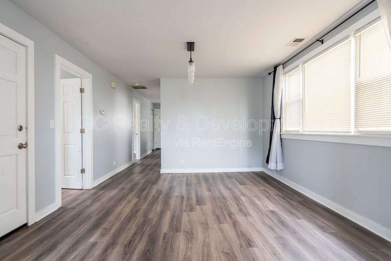 2928 N Ridgeway Ave #3 - Photo 2 of 22