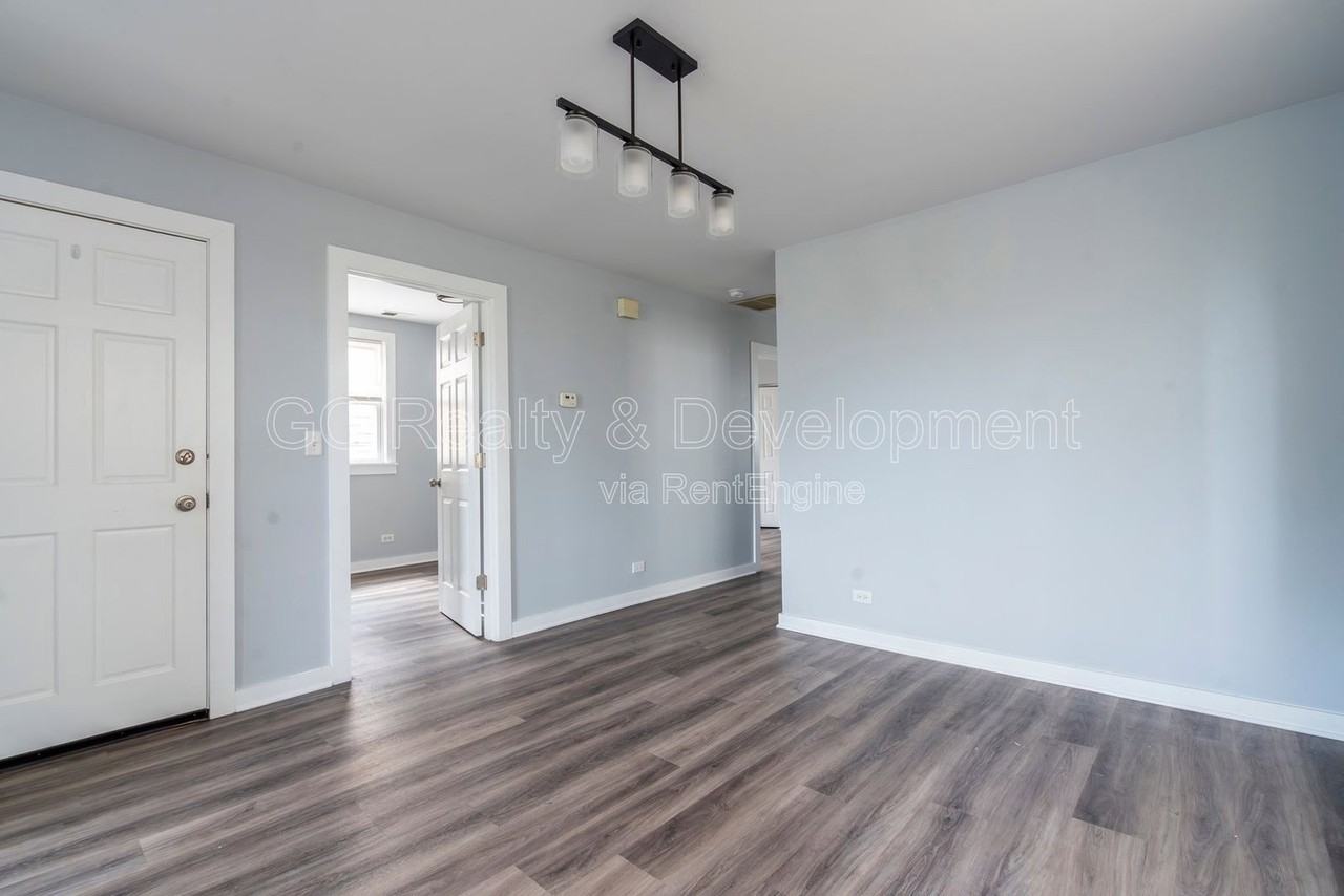 2928 N Ridgeway Ave #3 - Photo 3 of 22