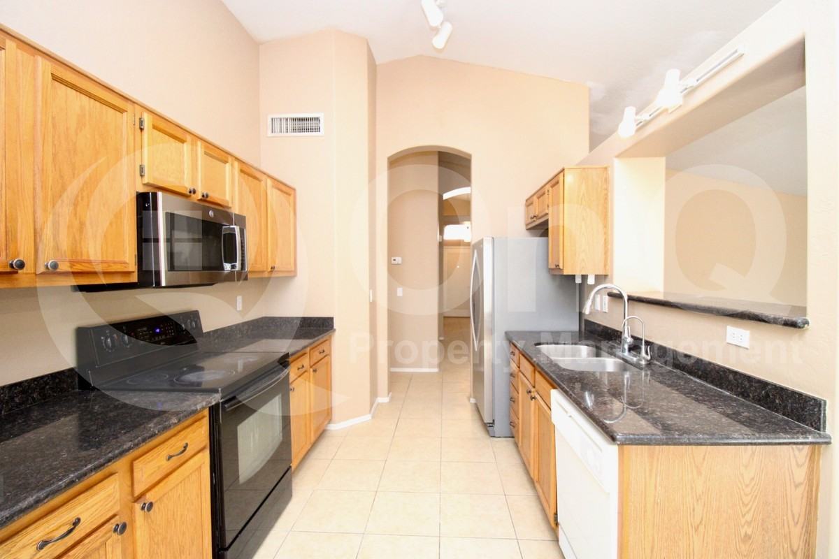 1015 E Princeton Ave - Photo 2 of 17