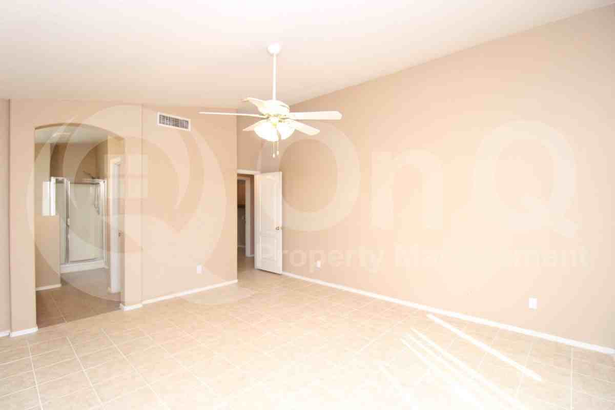 1015 E Princeton Ave - Photo 5 of 17