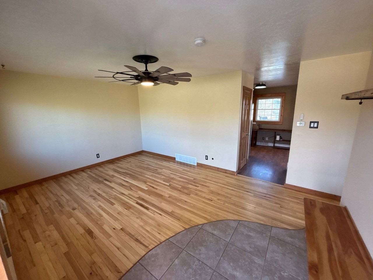 218 6th St - Photo 4 of 31
