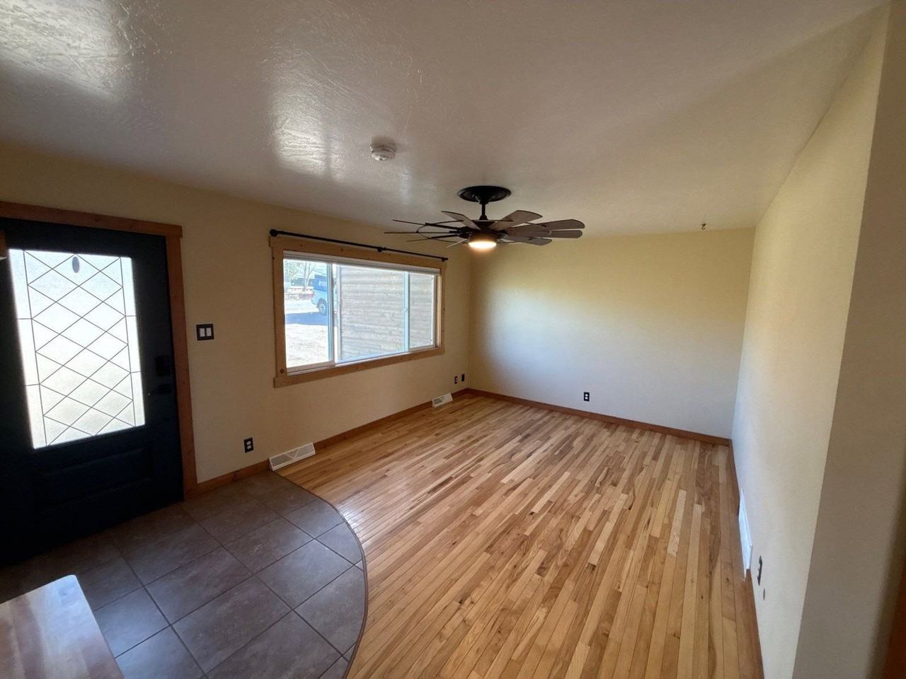 218 6th St - Photo 5 of 31
