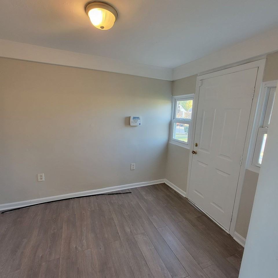 1013 Garber St - Photo 2 of 17