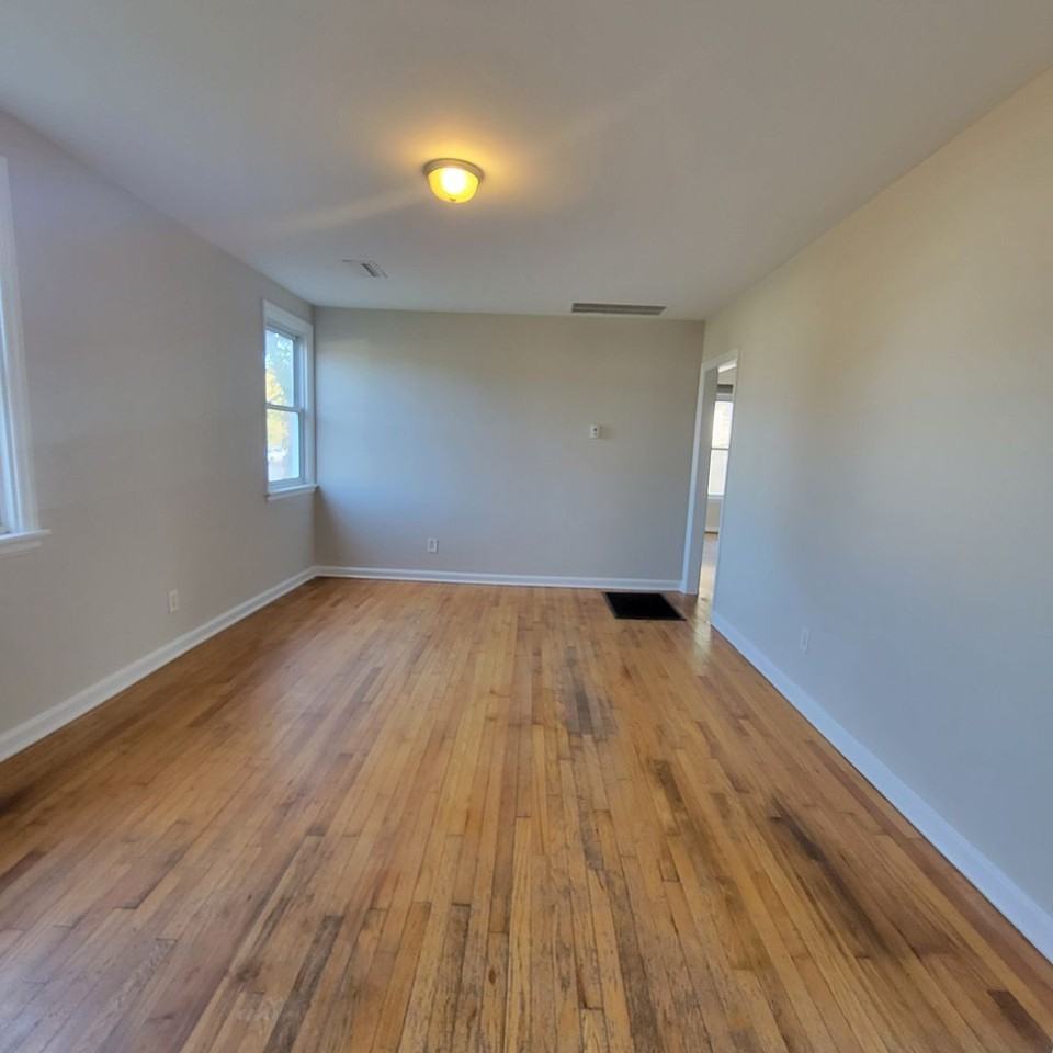 1013 Garber St - Photo 4 of 17