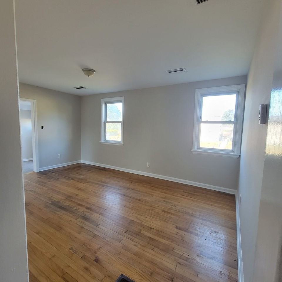 1013 Garber St - Photo 6 of 17