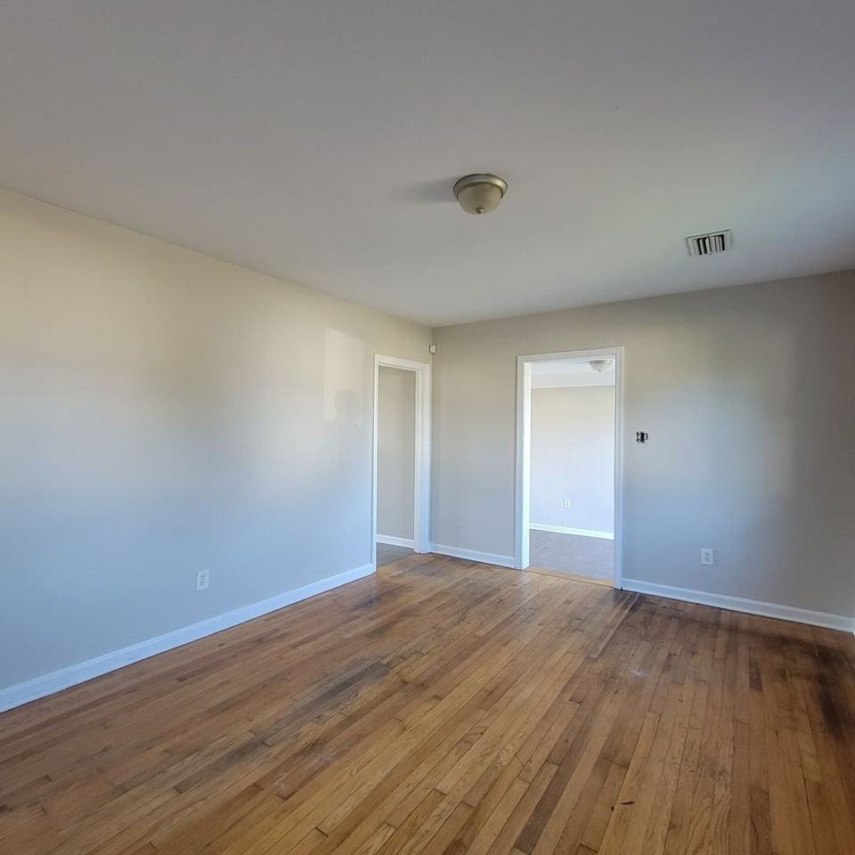 1013 Garber St - Photo 7 of 17