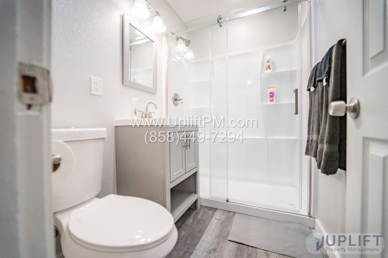 4237 Swift Ave - Photo 4 of 36