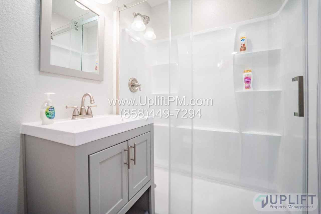 4237 Swift Ave - Photo 5 of 36