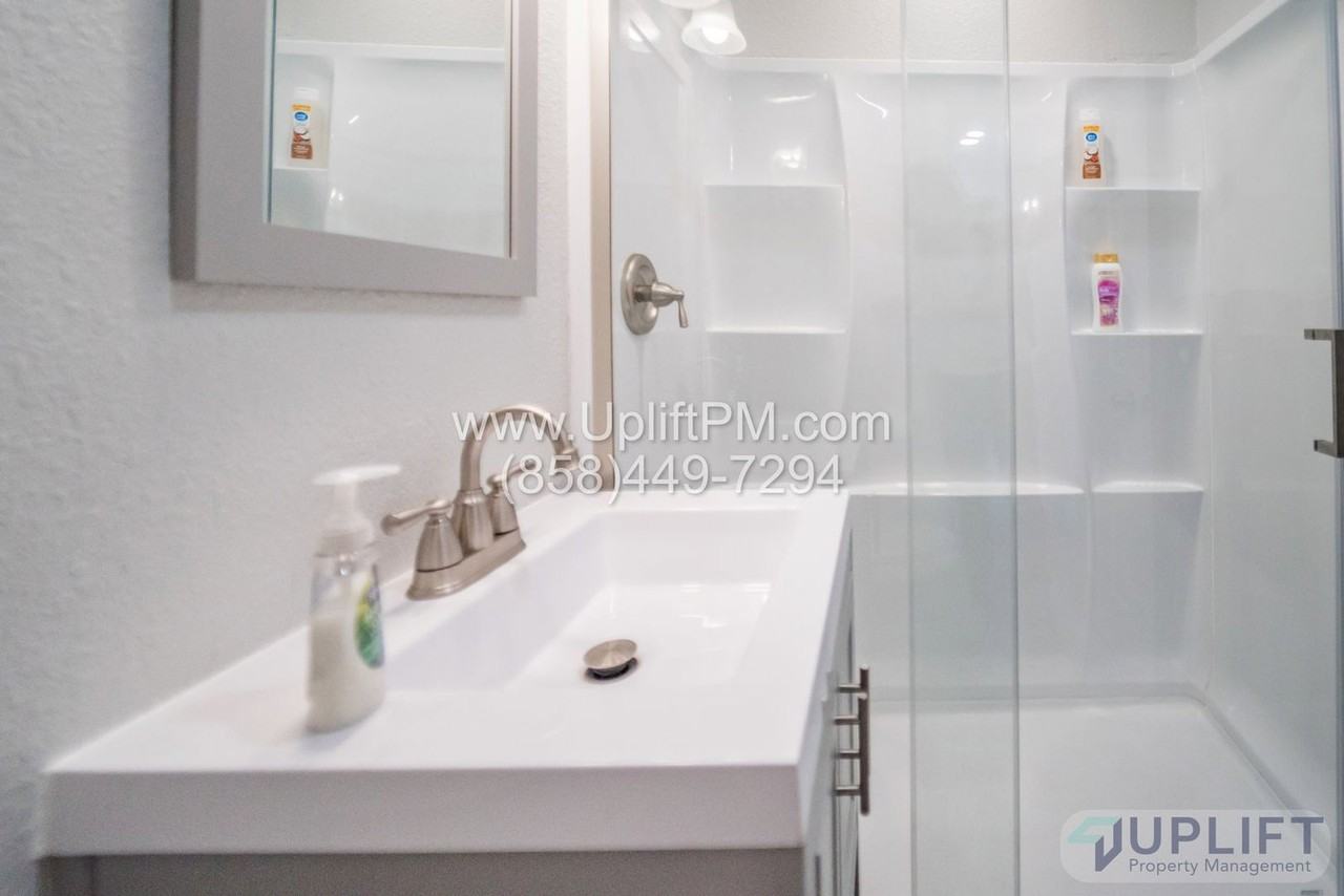 4237 Swift Ave - Photo 6 of 36