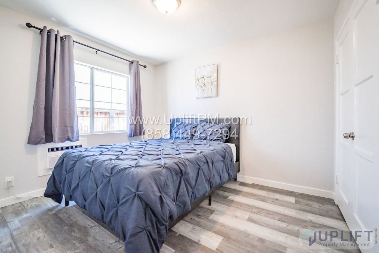 4237 Swift Ave - Photo 7 of 36