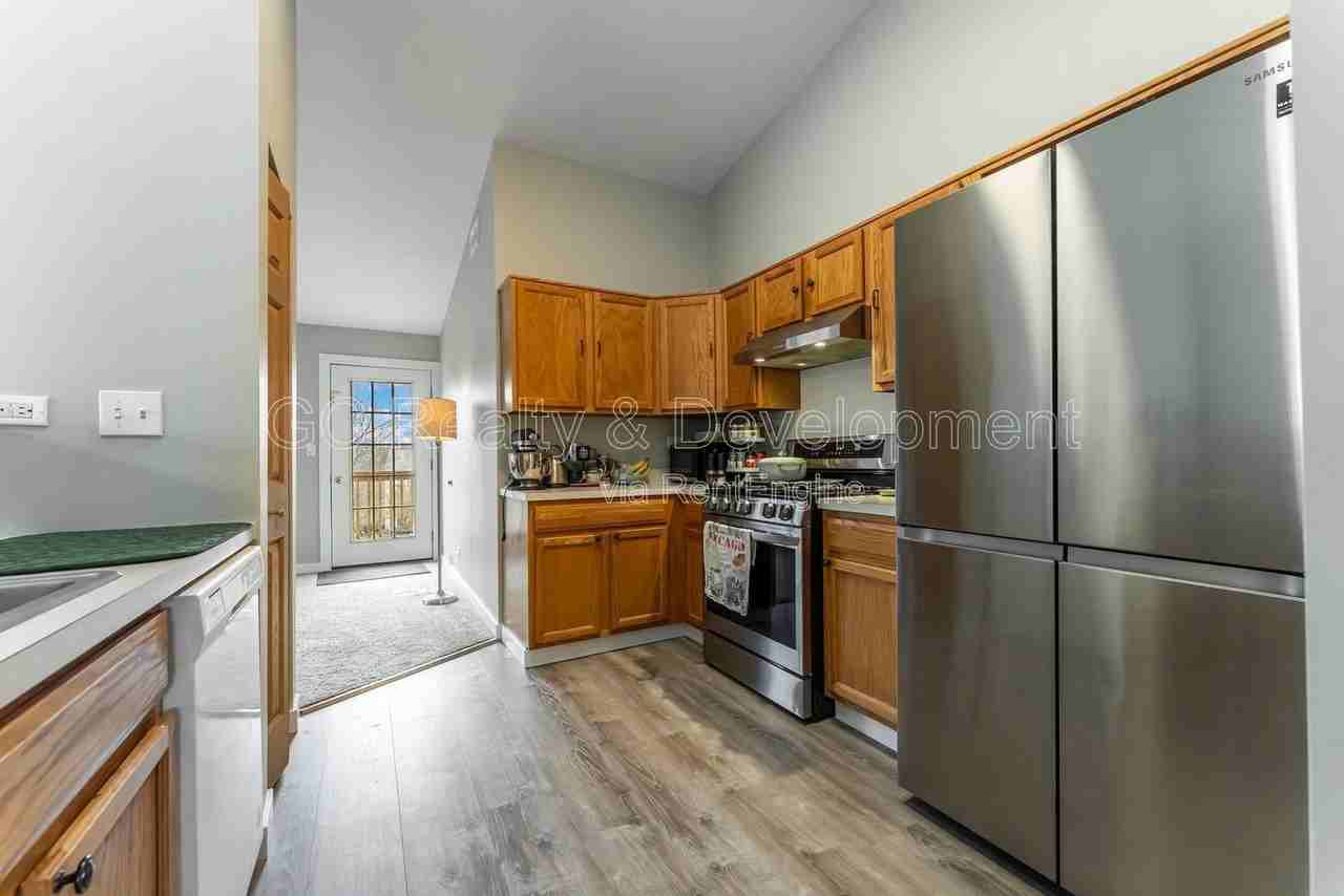 1262 Brookdale Dr - Photo 3 of 19