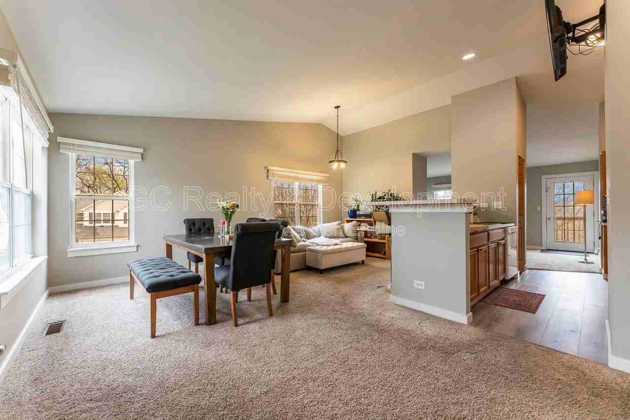 1262 Brookdale Dr - Photo 5 of 19