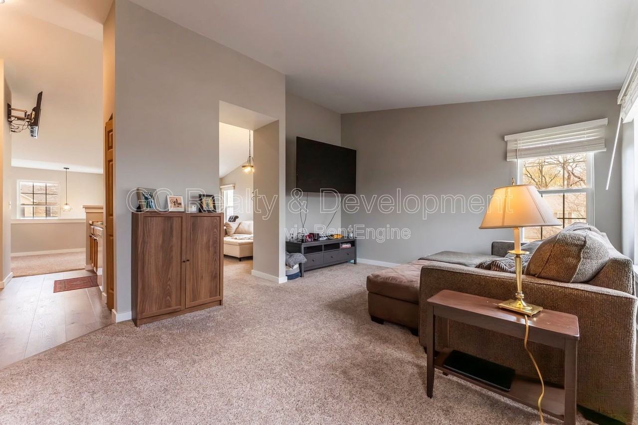 1262 Brookdale Dr - Photo 6 of 19