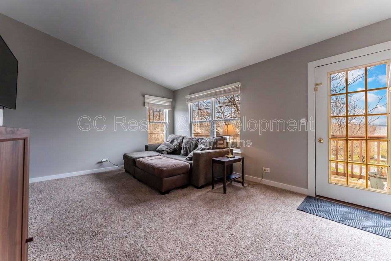 1262 Brookdale Dr - Photo 7 of 19