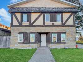 featured image of 104 S Beechtree St #A