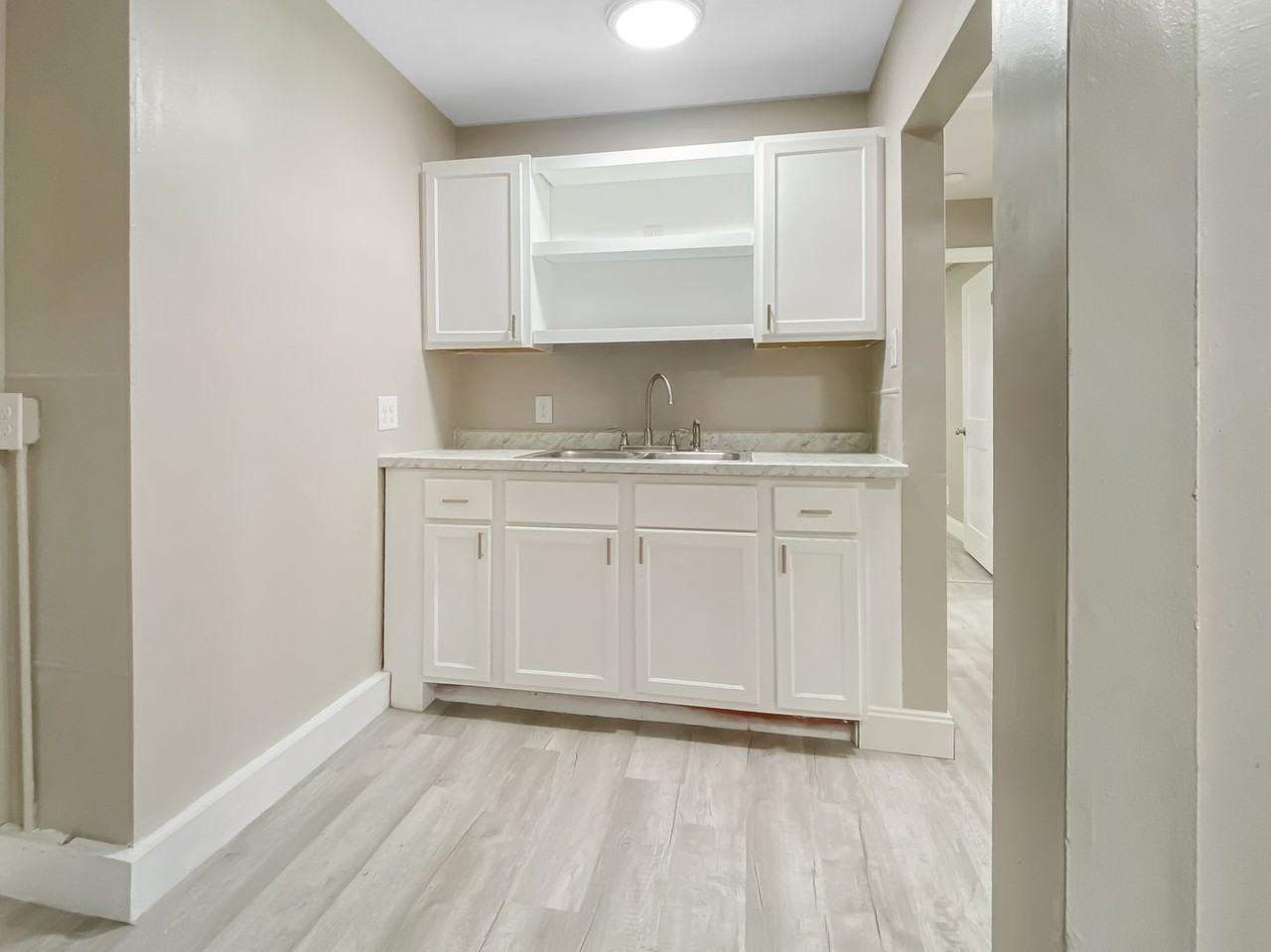 104 S Beechtree St #A - Photo 3 of 10