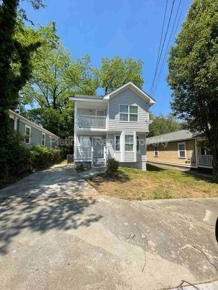 1135 Coleman St Sw - Photo 2 of 38