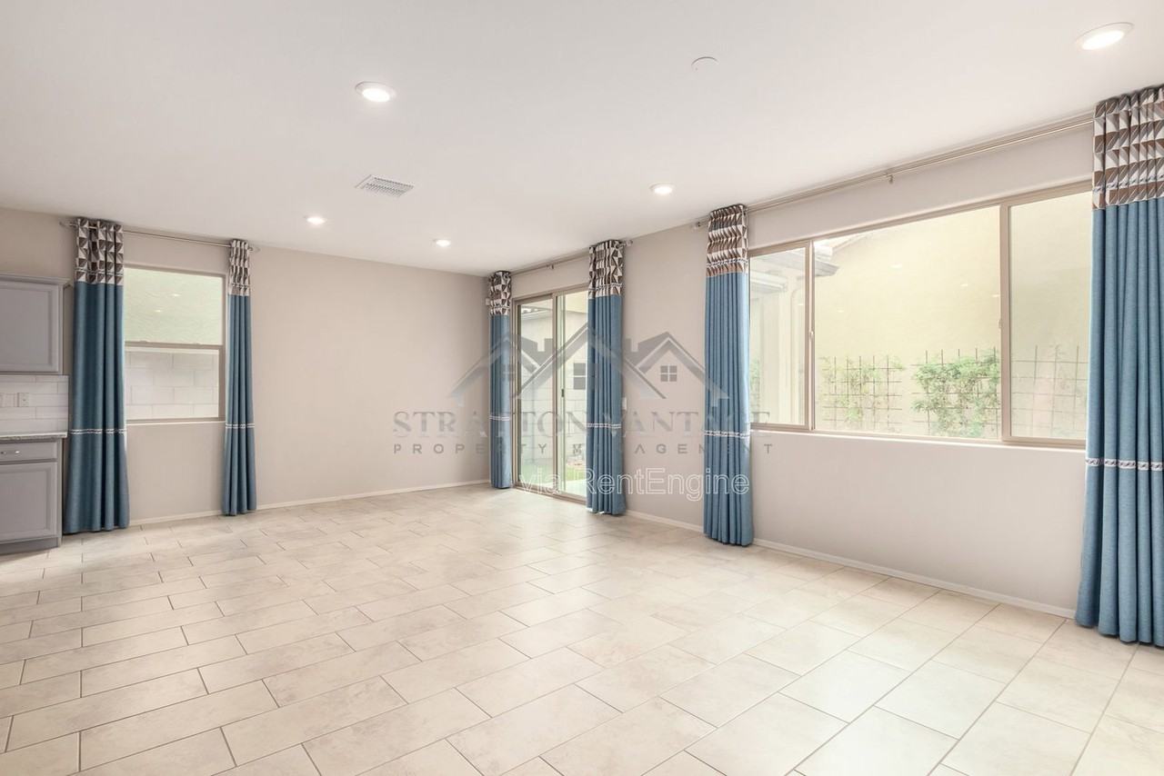 55 E Constitution Dr - Photo 3 of 28